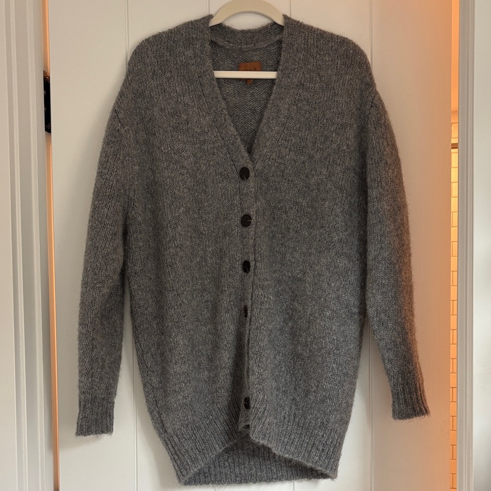 Chic Gray Knit Cardigan